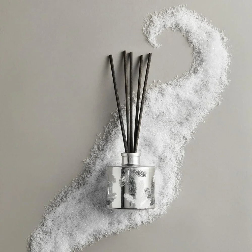 Frasier Fir Reed Diffuser Set – Includes Reeds, Fragrance Oil, and Frosted Glass - Picture 2 of 6